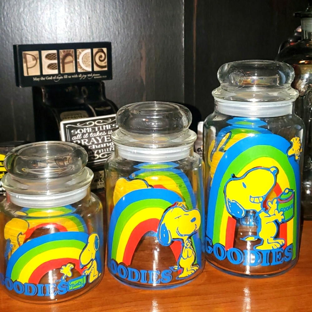 Vintage Snoopy and Woodstock Jars  all in great condition copyright 1965